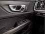 Volvo V60 2.0 B3 Sport 177Pk Automaat (APPLE CARPLAY, GROOT NAVI, PARKEERSENSOREN, GETINT GLAS, SPORTSTOELEN, DAKRAILS ZWART, LED KOPLAMPEN, NIEUWE APK, NIEUWSTAAT)