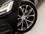 Volvo V60 2.0 B3 Sport 177Pk Automaat (APPLE CARPLAY, GROOT NAVI, PARKEERSENSOREN, GETINT GLAS, SPORTSTOELEN, DAKRAILS ZWART, LED KOPLAMPEN, NIEUWE APK, NIEUWSTAAT)