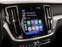 Volvo V60 2.0 B3 Sport 177Pk Automaat (APPLE CARPLAY, GROOT NAVI, PARKEERSENSOREN, GETINT GLAS, SPORTSTOELEN, DAKRAILS ZWART, LED KOPLAMPEN, NIEUWE APK, NIEUWSTAAT)