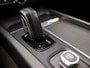 Volvo V60 2.0 B3 Sport 177Pk Automaat (APPLE CARPLAY, GROOT NAVI, PARKEERSENSOREN, GETINT GLAS, SPORTSTOELEN, DAKRAILS ZWART, LED KOPLAMPEN, NIEUWE APK, NIEUWSTAAT)