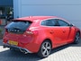 Volvo V40 1.5 T3 152PK Geartronic (Automaat) R-Design | LENTEDEALS | Climate control | Navigatie | 18" LM-velgen | Trekhaak (1500kg) | Stoelverwarming v+a