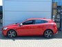 Volvo V40 1.5 T3 152PK Geartronic (Automaat) R-Design | LENTEDEALS | Climate control | Navigatie | 18" LM-velgen | Trekhaak (1500kg) | Stoelverwarming v+a