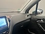 Peugeot 208 1.2 PureTech Allure Panorama Dak | Climate Control | Cruise | Carplay | 16" Lichtmetaal | Navigatie | Parkeersensoren | Achteruitrijcamera | Apple Carplay/Android Auto|telefoonintegratie premium | Chroom delen exterieur