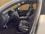 Volvo XC60 2.0 T6 Plug-in hybrid AWD R-Design | Panoramadak | Verwarmde stoelen | Keyless entry / start | Harman Kardon | Trekhaak |