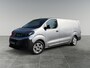 Opel Vivaro-e Electric L3 75 kWh 136pk | Houten afwerking laadruimte | Full LED koplampen | 17 inch lichtmetalen velgen | Surround View | Multimedia | Draadloze Apple Carplay en Android Auto | NAVI | Dode hoek detectie | Achteruitrijcamera | Parkeersensoren voor en achter | Mistlampen | Elektrisch inklapbare spiegels | Automatische verlichting | Stuurwielbediening | LED laadruimteverlichting | Bank voorpassagiers | Bestuurdersstoel comfort | Scheidingswand comfort met raam | Reservewiel | van €50.120 voor €38.495 ex. BTW rijklaar