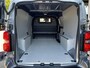 Opel Vivaro-e Electric L3 75 kWh 136pk | Houten afwerking laadruimte | Full LED koplampen | 17 inch lichtmetalen velgen | Surround View | Multimedia | Draadloze Apple Carplay en Android Auto | NAVI | Dode hoek detectie | Achteruitrijcamera | Parkeersensoren voor en achter | Mistlampen | Elektrisch inklapbare spiegels | Automatische verlichting | Stuurwielbediening | LED laadruimteverlichting | Bank voorpassagiers | Bestuurdersstoel comfort | Scheidingswand comfort met raam | Reservewiel | van €50.120 voor €38.495 ex. BTW rijklaar