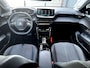 Peugeot e-208 Allure Pack EV 3-FASEN 50kWh 136pk | ADAPTIVE CRUISE | KEYLESS ENTRY | STOELVERW. | CAMERA | 3D i-COCKPIT® | NAVI | CLIMA | ALL-SEASONBANDEN
