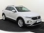 Volkswagen T-Roc 1.0 TSI Life | Keyless | Achteruitrijcamera | Parkeerassistent | CarPlay | Adaptieve cruise control | Elektrisch inklapbare buitenspiegels |