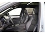 Volvo XC90 T8 Recharge AWD Ultra Black Ed. Exec. - Luchtvering - Panorama/schuifdak - IntelliSafe Assist & Surround - 360º Camera - Bowers & Wilkins audio - Adaptieve LED koplampen - Verwarmde voorstoelen, stuur & achterbank - Parkeersensoren voor & achter - Elektr. bedienb. voorstoelen met geheugen - Geventileerde voorstoelen - Head up display - Draadloze tel. lader - Extra getint glas - 22' LMV