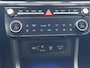 Hyundai Tucson 1.6 T-GDI PHEV Premium Sky 4WD / Fabrieksgarantie tot 09-2029 / Panorama schuifdak / Navigatie / Stoelventilatie / Elektrische stoelen & klep / Stuur-, stoel- & achterbankverwarming / Apple Carplay Android / 19" LM & All Season banden /