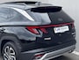 Hyundai Tucson 1.6 T-GDI PHEV Premium Sky 4WD / Fabrieksgarantie tot 09-2029 / Panorama schuifdak / Navigatie / Stoelventilatie / Elektrische stoelen & klep / Stuur-, stoel- & achterbankverwarming / Apple Carplay Android / 19" LM & All Season banden /