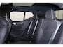 Volvo EX40 Performance Ultra 82 kWh - Panorama/schuifdak - IntelliSafe Assist & Surround - 360º Camera - Harman/Kardon audio - Verwarmde voorstoelen, stuur & achterbank - Parkeersensoren voor & achter - Elektr. bedienb. voorstoelen met geheugen links - Draadloze tel. lader - Warmtepomp - Extra getint glas - Inklapbare trekhaak - 20' LMV