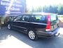 Volvo V70 2.4 Comfort Line NIEUWEAPK. Schuifdak, trekhaak, leer, enz.
