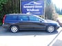 Volvo V70 2.4 Comfort Line NIEUWEAPK. Schuifdak, trekhaak, leer, enz.