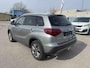 Suzuki Vitara Exclusive 2WD ✅Stoelverw.✅Camera✅Cruise✅Afn. Trekhaak✅