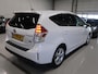 Toyota Prius+ 1.8 Dynamic 7 Zitplaatsen Panoramadak Camera Head-Up Navigatie Airco-ecc Stoelverwarming Leer/Alcantara LED Bluetooth Boekjes aanwezig pdc