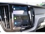 Volvo XC60 2.0 T8 Plug-in hybrid AWD Ultimate Dark Long Range | Trekhaak | Schuif/kanteldak | Stoel & stuurwielverwarming | Head-up display | Adaptieve cruise control | Lederen dashboard | Dealer onderhouden |