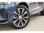 Volvo XC60 T8 Plug-in hybrid AWD Ultimate Dark Long Range | SOH 95% | Trekhaak | Schuif/kanteldak | Stoel & stuurwielverwarming | Head-up display | Adaptieve cruise control | Lederen dashboard | Dealer onderhouden |