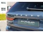 Volvo XC60 2.0 T8 Plug-in hybrid AWD Ultimate Dark Long Range | Trekhaak | Schuif/kanteldak | Stoel & stuurwielverwarming | Head-up display | Adaptieve cruise control | Lederen dashboard | Dealer onderhouden |