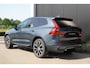 Volvo XC60 2.0 T8 Plug-in hybrid AWD Ultimate Dark Long Range | Trekhaak | Schuif/kanteldak | Stoel & stuurwielverwarming | Head-up display | Adaptieve cruise control | Lederen dashboard | Dealer onderhouden |