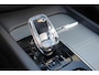 Volvo XC60 2.0 T8 Plug-in hybrid AWD Ultimate Dark Long Range | Trekhaak | Schuif/kanteldak | Stoel & stuurwielverwarming | Head-up display | Adaptieve cruise control | Lederen dashboard | Dealer onderhouden |