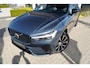 Volvo XC60 2.0 T8 Plug-in hybrid AWD Ultimate Dark Long Range | Trekhaak | Schuif/kanteldak | Stoel & stuurwielverwarming | Head-up display | Adaptieve cruise control | Lederen dashboard | Dealer onderhouden |