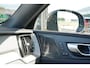 Volvo XC60 2.0 T8 Plug-in hybrid AWD Ultimate Dark Long Range | Trekhaak | Schuif/kanteldak | Stoel & stuurwielverwarming | Head-up display | Adaptieve cruise control | Lederen dashboard | Dealer onderhouden |