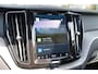 Volvo XC60 2.0 T8 Plug-in hybrid AWD Ultimate Dark Long Range | Trekhaak | Schuif/kanteldak | Stoel & stuurwielverwarming | Head-up display | Adaptieve cruise control | Lederen dashboard | Dealer onderhouden |