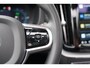 Volvo XC60 T8 Plug-in hybrid AWD Ultimate Dark Long Range | SOH 95% | Trekhaak | Schuif/kanteldak | Stoel & stuurwielverwarming | Head-up display | Adaptieve cruise control | Lederen dashboard | Dealer onderhouden |
