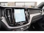 Volvo XC60 T8 Plug-in hybrid AWD Ultimate Dark Long Range | SOH 95% | Trekhaak | Schuif/kanteldak | Stoel & stuurwielverwarming | Head-up display | Adaptieve cruise control | Lederen dashboard | Dealer onderhouden |
