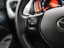 Toyota Aygo 1.0 VVT-i x-play Automaat | Apple Carplay/Android Auto | Achteruitrijcamera | LM velgen |