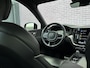 Volvo XC60 2.0 B5 R-Design | 360° Camera | Adaptieve cruise | BLIS | Power seat | Memory | Trekhaak | Keyless enty/start | Apple carplay/android auto |