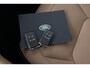 Land Rover Defender 2.0 P300e 110 X | FACELIFT | ClearSight | Meridian Surround | Trekhaak | Luchtvering | Koelbox | Panoramadak | 22 Inch