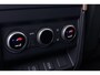 Land Rover Defender 2.0 P300e 110 X | FACELIFT | ClearSight | Meridian Surround | Trekhaak | Luchtvering | Koelbox | Panoramadak | 22 Inch
