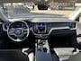 Volvo XC60 2.0 T6 Plug-in hybrid AWD Plus Dark | BOMVOL!! | 22K KM!! | STOEL STUURVERWARMING | PANO | ELEK. TREKHAAK | ADAP. CRUISRE | MEM. STOELEN | ACHTERBANK VERWARMD | ELEK. ACHTERKLEP | 12 MND BOVAG GARANTIE | DEALER ONDERHOUDEN |