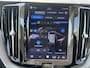 Volvo XC60 2.0 T6 Plug-in hybrid AWD Plus Dark | BOMVOL!! | 22K KM!! | STOEL STUURVERWARMING | PANO | ELEK. TREKHAAK | ADAP. CRUISRE | MEM. STOELEN | ACHTERBANK VERWARMD | ELEK. ACHTERKLEP | 12 MND BOVAG GARANTIE | DEALER ONDERHOUDEN |