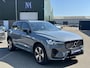 Volvo XC60 2.0 T6 Plug-in hybrid AWD Plus Dark | BOMVOL!! | 22K KM!! | STOEL STUURVERWARMING | PANO | ELEK. TREKHAAK | ADAP. CRUISRE | MEM. STOELEN | ACHTERBANK VERWARMD | ELEK. ACHTERKLEP | 12 MND BOVAG GARANTIE | DEALER ONDERHOUDEN |