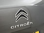 Citroën C3 Aircross SUV Shine 130pk Automaat | Lage kilometerstand | Navigatie | Achteruitrijcamera | Climate Control | Cruise Control | Parkeersensoren v+a | Comfortstoelen leder/stof | Keyless | Apple Carplay / Android Auto | DAB+ radio | Bluetooth | Elektrisch inklapbare spiegels | Automatisch dimlicht | Regensensor | Donker getint glas | 17" lichtmetalen velgen |
