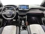 Peugeot e-2008 EV 136pk GT Pack 50 kWh Automaat | 1ste Eigenaar | Navigatie | Adaptieve Cruise Control | Stoelverwarming | Dodehoekdetectie | 18"LMV | LED |