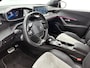 Peugeot e-2008 EV 136pk GT Pack 50 kWh Automaat | 1ste Eigenaar | Navigatie | Adaptieve Cruise Control | Stoelverwarming | Dodehoekdetectie | 18"LMV | LED |