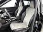 Peugeot e-2008 EV 136pk GT Pack 50 kWh Automaat | 1ste Eigenaar | Navigatie | Adaptieve Cruise Control | Stoelverwarming | Dodehoekdetectie | 18"LMV | LED |