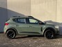 Dacia Sandero Stepway 90PK Extreme Automaat / Fabrieksgarantie tot 06-2028 / Achteruitrijcamera / Navigatie / Apple Carplay & Android Auto / 16" LM Velgen / Climate Control /