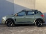 Dacia Sandero Stepway 90PK Extreme Automaat / Fabrieksgarantie tot 06-2028 / Achteruitrijcamera / Navigatie / Apple Carplay & Android Auto / 16" LM Velgen / Climate Control /