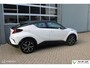 Toyota C-HR / C-HR+ 1.8 Hybrid Dynamic | NL Auto Boekjes | Trekhaak | Parkeersensoren voor en achter |