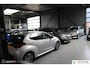 Toyota Yaris 1.5 Hybrid Design | Trekhaak | Sportvelgen | Navigatie | NL Auto Boekjes.