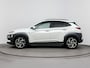 Hyundai Kona 1.6 GDI HEV PREMIUM | TREKHAAK | LEDER | NAVI | CLIMA | CRUISE ADAPT. | CAMERA | 18'' LM VELGEN | APPLE CAR PLAY & ANDROID AUTO | STOEL- & STUURVERWARMING |