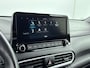 Hyundai Kona 1.6 GDI HEV PREMIUM | TREKHAAK | LEDER | NAVI | CLIMA | CRUISE ADAPT. | CAMERA | 18'' LM VELGEN | APPLE CAR PLAY & ANDROID AUTO | STOEL- & STUURVERWARMING |