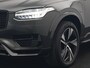 Volvo XC90 T8 Recharge AWD R-Design 7 Persoons LONG RANGE PHEV 455pk Dealer O.H. | Trekhaak Af Fabriek | Adaptive Cruise | 360 Camera | Harman / Kardon | Lederen Sportstoelen Memory & Verwarmd | Keyless | Blis | Apple Carplay | Stuur Verwarmd | Navigatie | DAB | Plug In Hybrid |