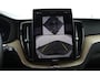 Volvo XC60 T8 Plug-in hybrid AWD Ultra Dark | Bowers&Wilkins | Luchtvering | 22 Inch | Gelaagd Glas | Trekhaak | Donkere Hemel | Panoramadak | Adaptive Cruise | BLIS