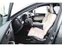 Volvo XC60 T8 Plug-in hybrid AWD Ultra Dark | Bowers&Wilkins | Luchtvering | 22 Inch | Gelaagd Glas | Trekhaak | Donkere Hemel | Panoramadak | Adaptive Cruise | BLIS